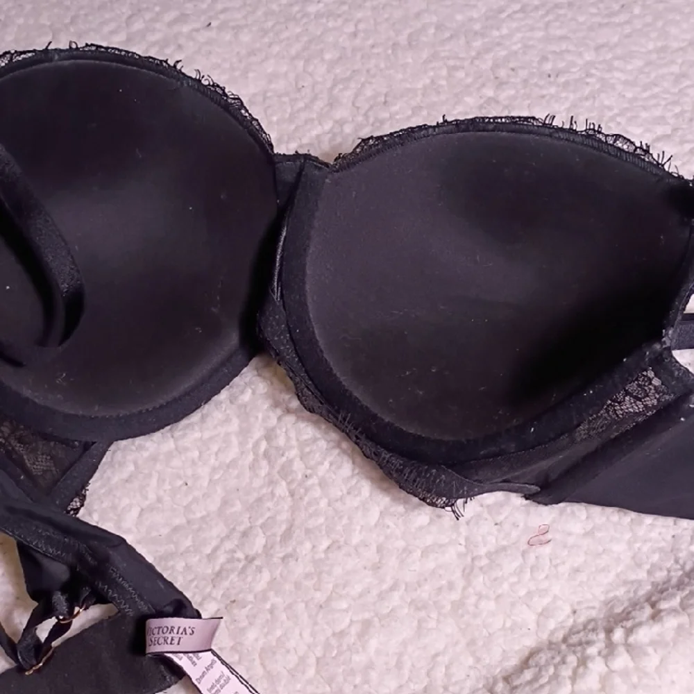 Victoria's‎ Secret Black Lace Underwire Bra